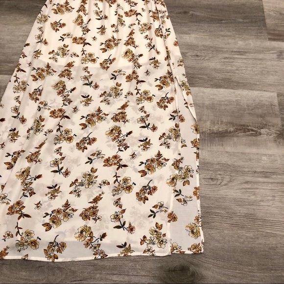 Socialite Shoulder Maxi Dress - Picture 5 of 8